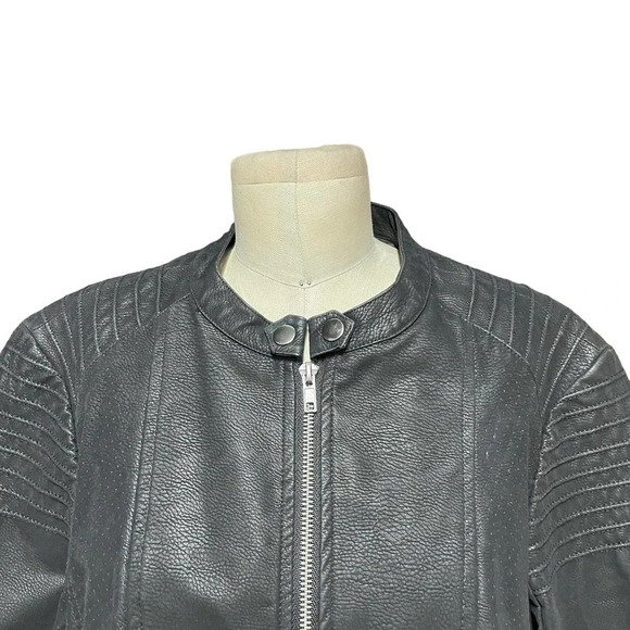 Torrid Coated‎ Faux Leather Biker Jacket Black Plus Size 2X - Picture 3 of 13